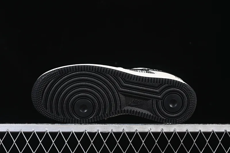 All categories Nk Air Force 1 Air Force series Nk Air Force 1 Low Air Force low-top Nike Air Force 1'07 Low Givenchy co-branded printed beige black hook Air Force 1 low-top casual sneakers KJ1688-021